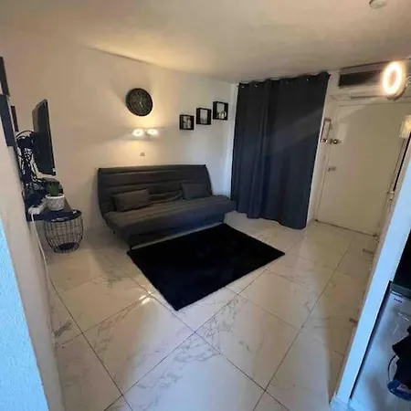 Magnifique Studio Renove En Plein Centre Ville.