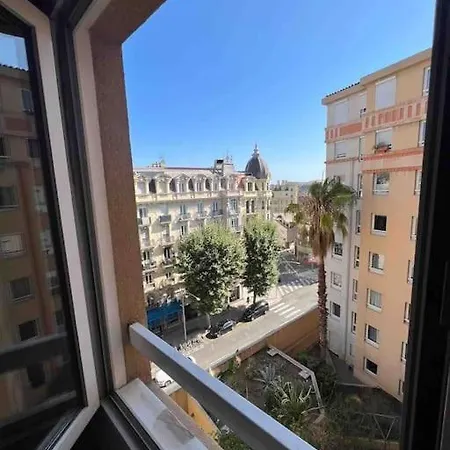 Magnifique Studio Renove En Plein Centre Ville. Apartment *